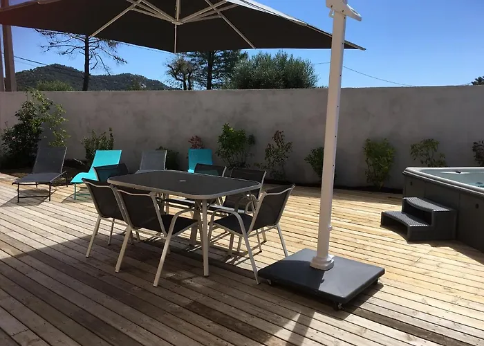 Avec Jacuzzi Holiday home
